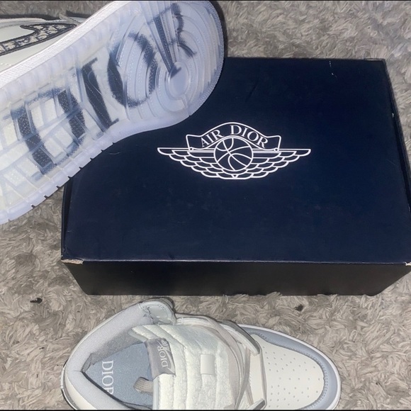 Dior 1s for sale only selling because they are too big taking the highest offer. - Picture 2 of 2